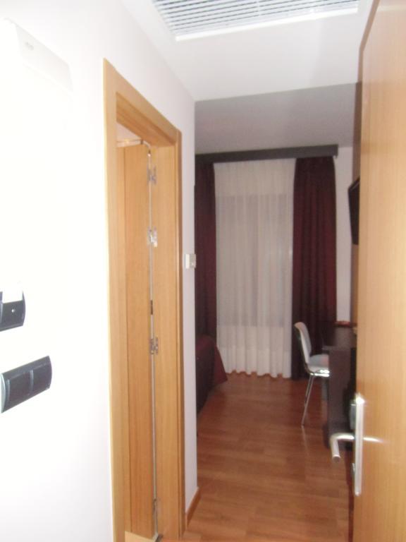 Area de Servicio Villamartín Villamartin de la Abadia Quarto foto